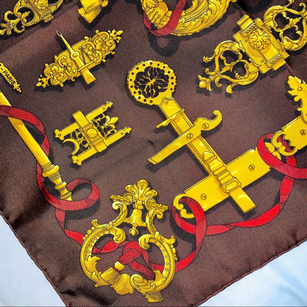 SOLD Hermès | Ferronnerie Silk Scarf - Picture 9 of 9